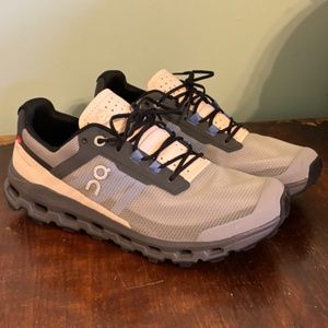 LIKE NEW On running cloudvista sneakers 8.5